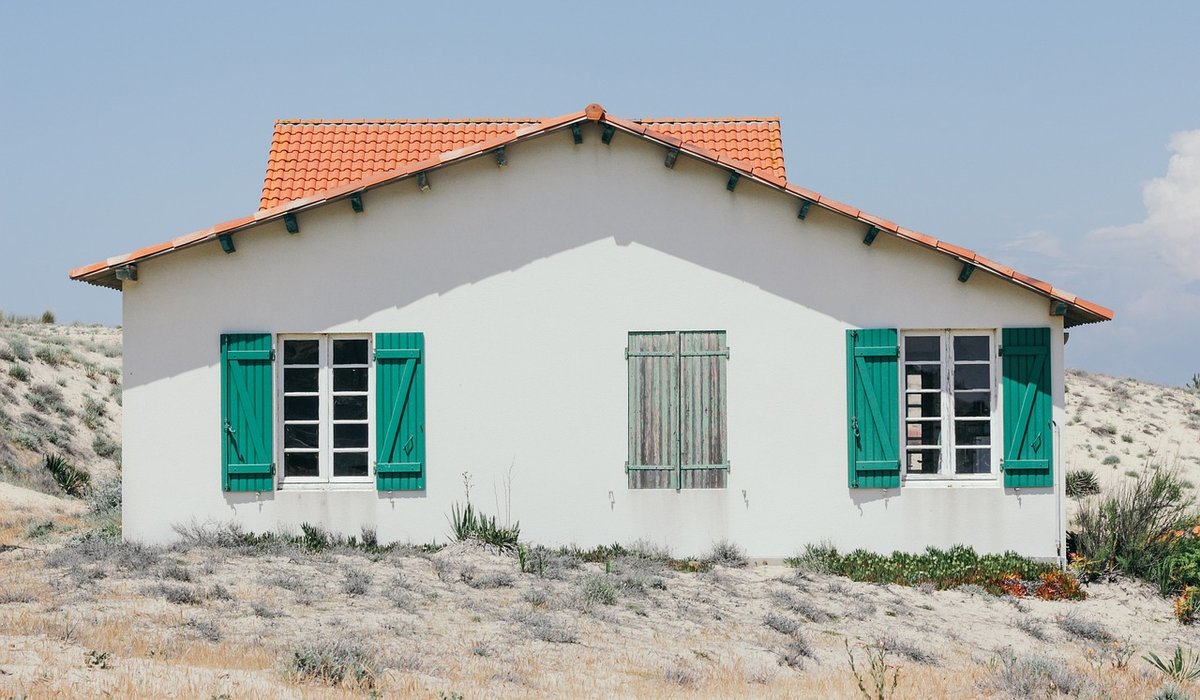 How Decluttering Before You Move House Helps